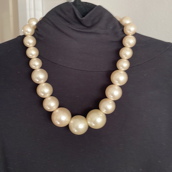 Faux pearl large and small beaded necklace - Picture 2 of 3